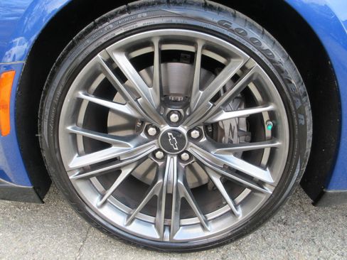 Used 2022 Chevrolet Camaro ZL1 RWD image 23