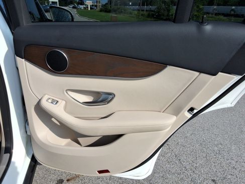 Used 2019 Mercedes-Benz GLC 300 4MATIC image 25