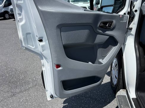 Used 2019 Ford Transit 250 130 Low Roof w/ Exterior Upgrade Package RWD image 11
