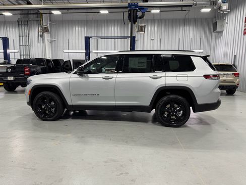 New 2025 Jeep Grand Cherokee L Altitude image 2