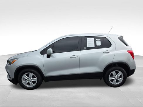 Used 2022 Chevrolet Trax LS w/ Tint and Cruise Package FWD image 3