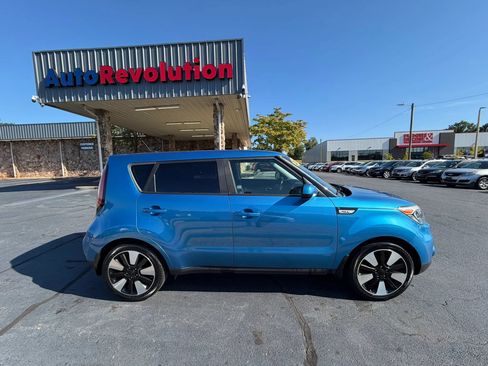 Used 2017 Kia Soul + w/ Designer's Package FWD image 8