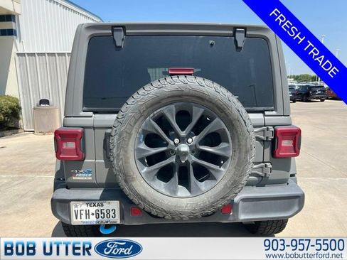 Used 2022 Jeep Wrangler Unlimited Sahara w/ Cold Weather Group AWD/4WD image 4