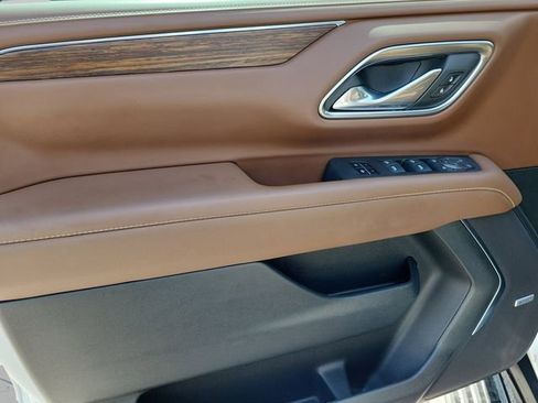 Used 2024 Chevrolet Suburban High Country AWD/4WD image 18