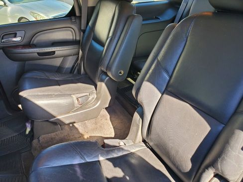 Used 2011 Cadillac Escalade 2WD image 26