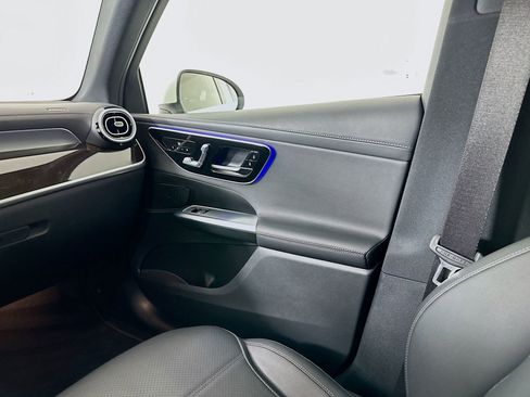 Used 2025 Mercedes-Benz GLC 300 image 24