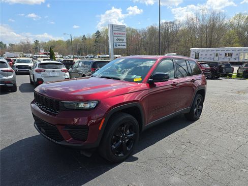 Used 2023 Jeep Grand Cherokee Altitude image 8