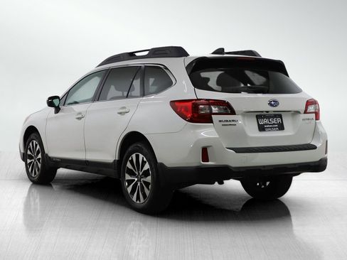 Used 2017 Subaru Outback 2.5i Limited image 3