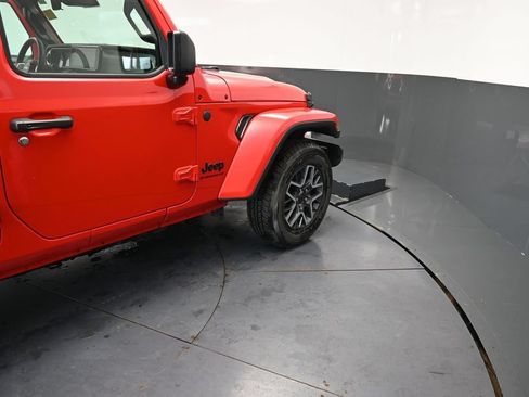 Used 2025 Jeep Wrangler Unlimited Sahara AWD/4WD image 24