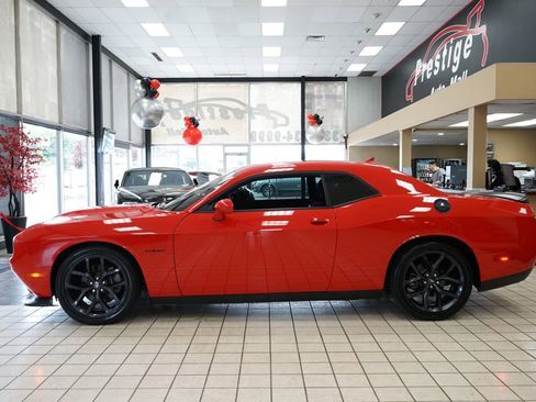 Used 2021 Dodge Challenger R/T w/ Blacktop Package RWD image 3