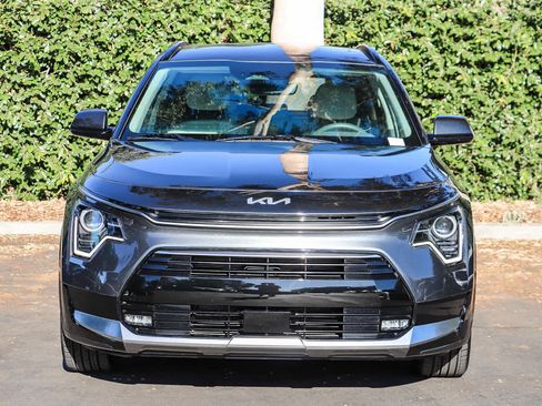 Used 2023 Kia Niro EX Touring FWD image 2