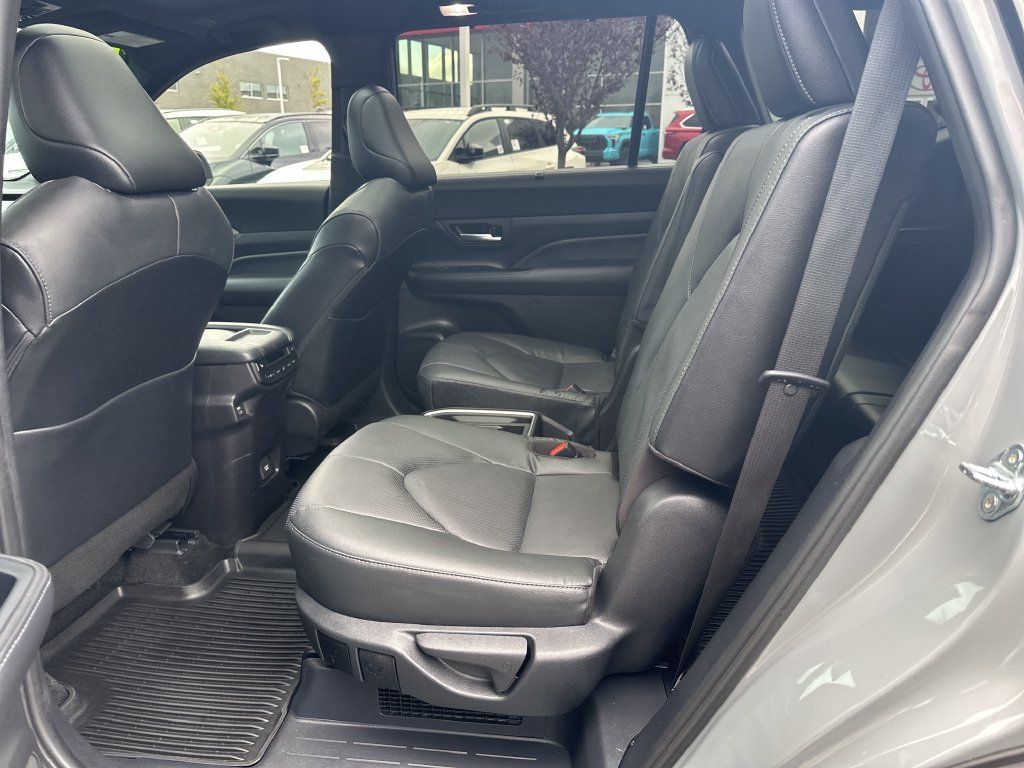 Certified 2025 Toyota Grand Highlander AWD Hybrid image 14