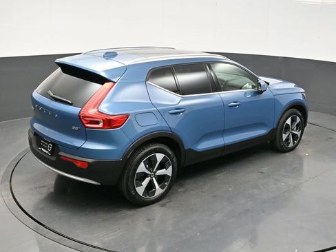 Used 2025 Volvo XC40 B5 Plus image 30