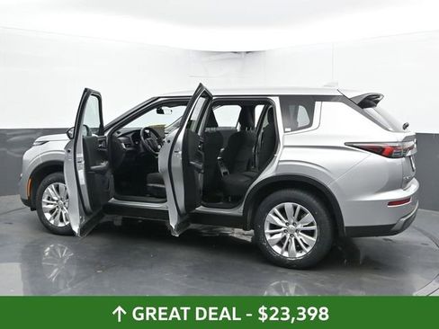Used 2025 Mitsubishi Outlander ES image 56