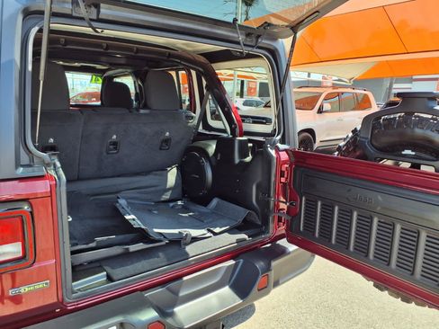 Used 2021 Jeep Wrangler Unlimited Rubicon AWD/4WD image 8