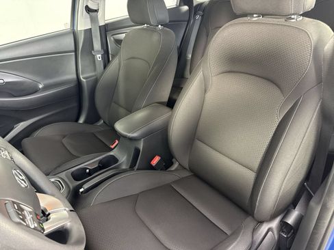 Used 2018 Hyundai Elantra GT FWD image 18