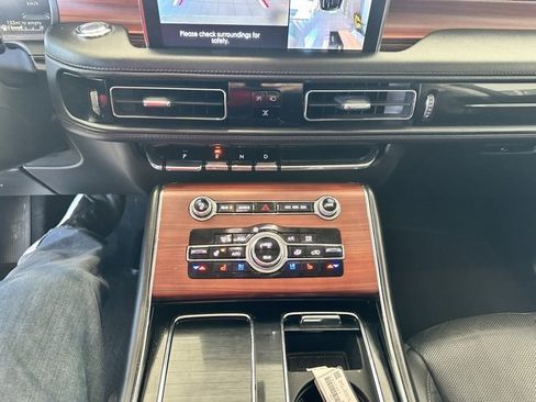 Used 2023 Lincoln Aviator Reserve image 12