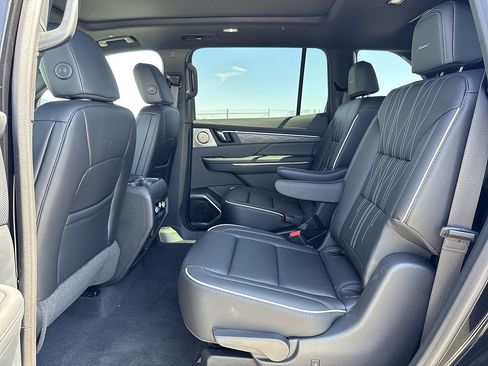 New 2026 Buick Enclave Avenir w/ Super Cruise Package AWD/4WD image 25