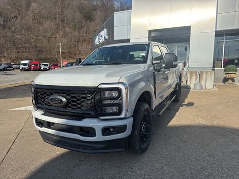 New 2026 Ford F350 XLT w/ XLT Premium Package AWD/4WD image 3