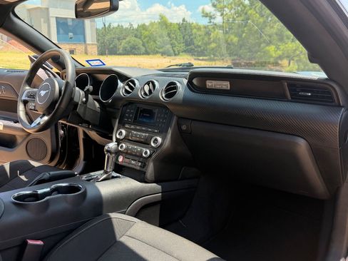 Used 2015 Ford Mustang Coupe RWD image 24