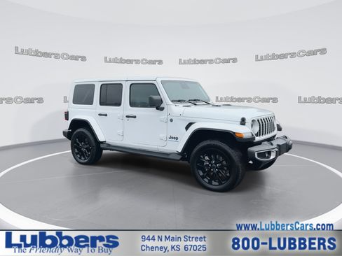 Used 2025 Jeep Wrangler Sahara AWD/4WD image 2