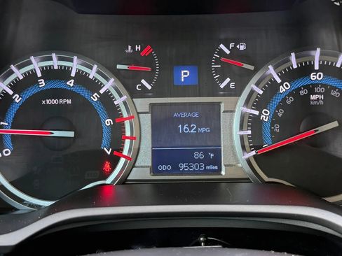 Used 2018 Toyota 4Runner TRD Off-Road AWD/4WD image 32