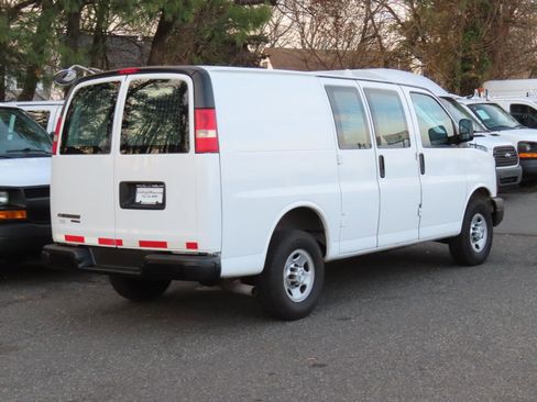 Used 2015 Chevrolet Express 2500 image 8
