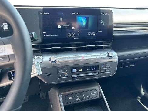 Used 2024 Hyundai Kona Limited AWD/4WD image 25
