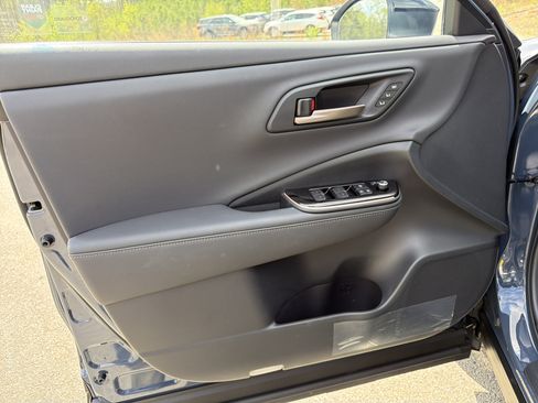 Used 2025 Toyota Crown Signia image 10