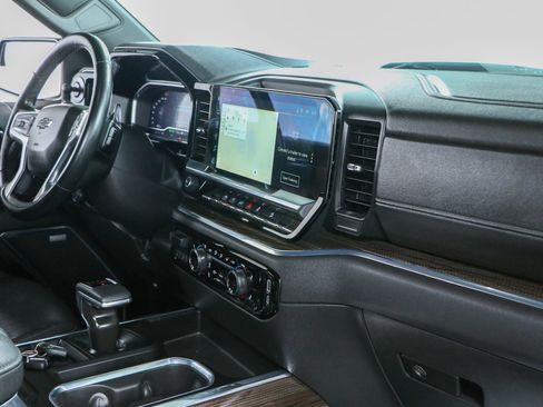 Used 2024 Chevrolet Silverado 1500 LT Trail Boss w/ Convenience Package II AWD/4WD image 28