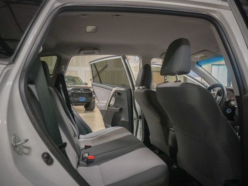 Used 2014 Toyota RAV4 LE AWD/4WD image 13