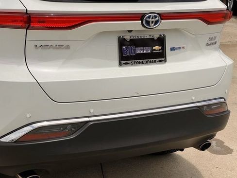 Used 2022 Toyota Venza XLE AWD/4WD image 8