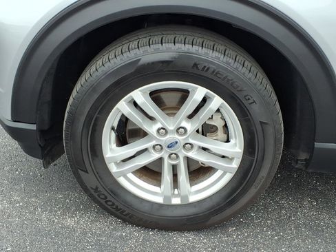 Used 2023 Ford Explorer XLT w/ Class IV Trailer Tow Package AWD/4WD image 32
