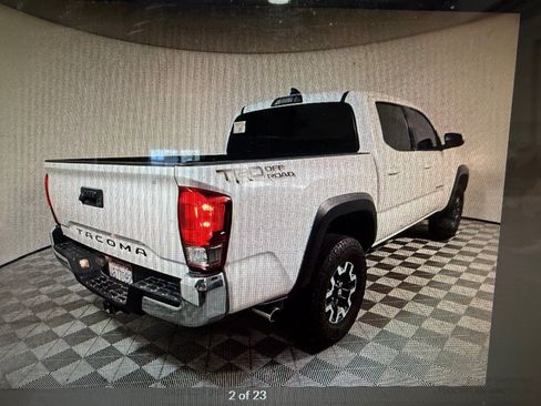 Used 2017 Toyota Tacoma TRD Off-Road w/ Tow Package RWD image 3