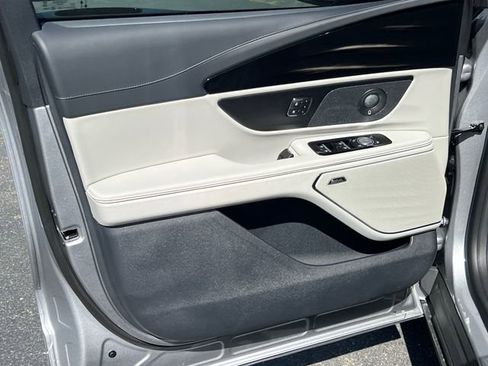 New 2026 Lincoln Nautilus Reserve image 12