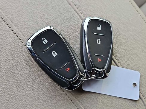 Used 2022 Chevrolet Traverse LS image 33