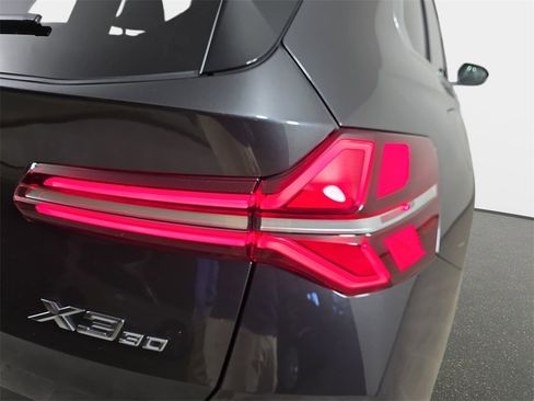 Used 2025 BMW X3 xDrive30i w/ Premium Package image 38