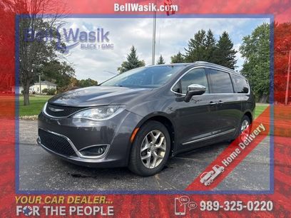 Used 2017 Chrysler Pacifica Limited w/ UConnect Theater Package