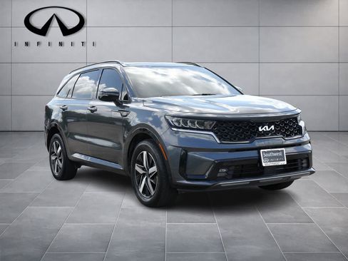 Used 2022 Kia Sorento EX w/ Panoramic Sunroof Package FWD image 3