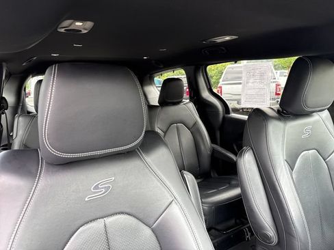 Used 2019 Chrysler Pacifica Touring-L w/ S Appearance Package FWD image 23