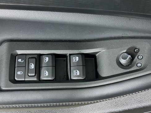 Used 2025 Jeep Grand Cherokee L Altitude image 17