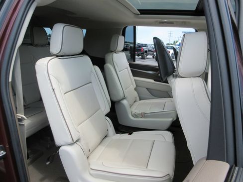 Certified 2022 GMC Yukon XL Denali w/ Denali Ultimate Package AWD/4WD image 27