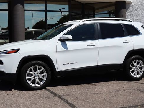 Used 2018 Jeep Cherokee Latitude FWD image 7