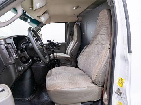 Used 2021 Chevrolet Express 2500 RWD image 17