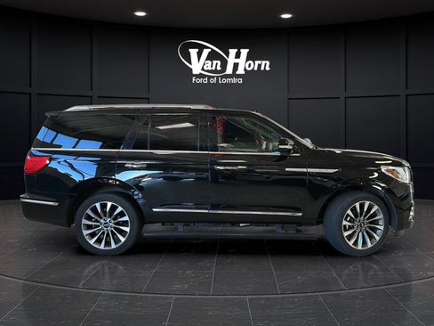 Used 2018 Lincoln Navigator Select AWD/4WD image 8