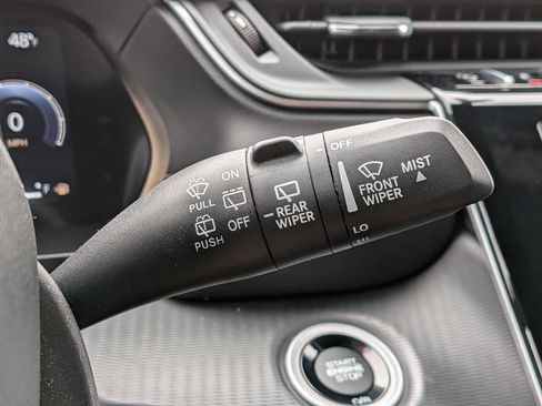Used 2023 Jeep Grand Cherokee Altitude AWD/4WD image 25