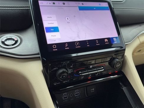 Used 2024 Jeep Grand Cherokee L Limited w/ Black Appearance Package image 28