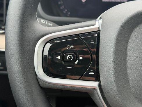 Certified 2025 Volvo XC90 B6 Plus AWD/4WD image 18