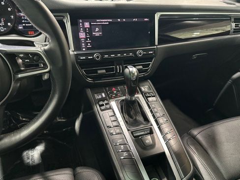 Used 2021 Porsche Macan AWD/4WD image 4