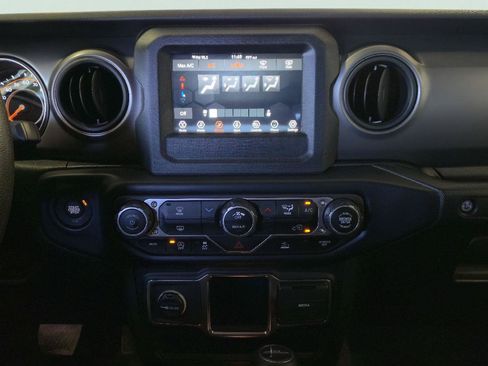 Used 2023 Jeep Gladiator Sport AWD/4WD image 18
